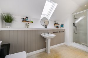 Jack & Jill En-Suite - click for photo gallery